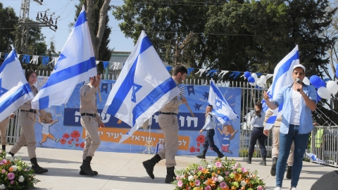 טקס יום העצמאות לילדי הגנים העירוניים4.jpeg