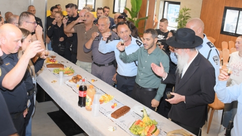 הרמת כוסית משטרה (2).jpeg