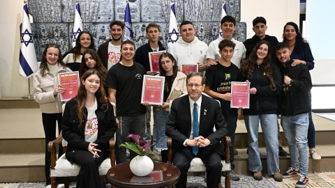אומרי בכורי בבית הנשיא (1).jpeg