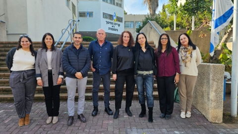 תלמידי קריית החינוך גינסבורג הציגו חדשנות במגמת התיירות הדיגיטלית בפני מנכל משרד התיירות (1).jpeg