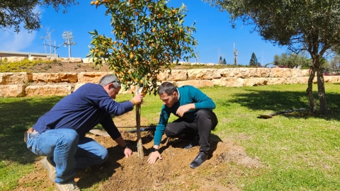 נטיעת עץ לזכר ביבס (1).jpeg