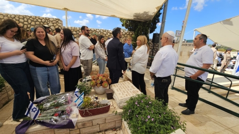 טקס יום הזכרון בבית העלמין (22).jpeg