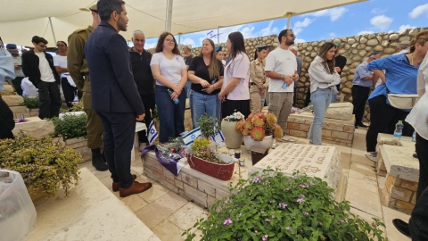 טקס יום הזכרון בבית העלמין (28).jpeg