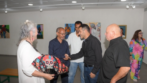תערוכות-מסע בין תרבויות ומעיל של הרבה צבעים (18).jpeg